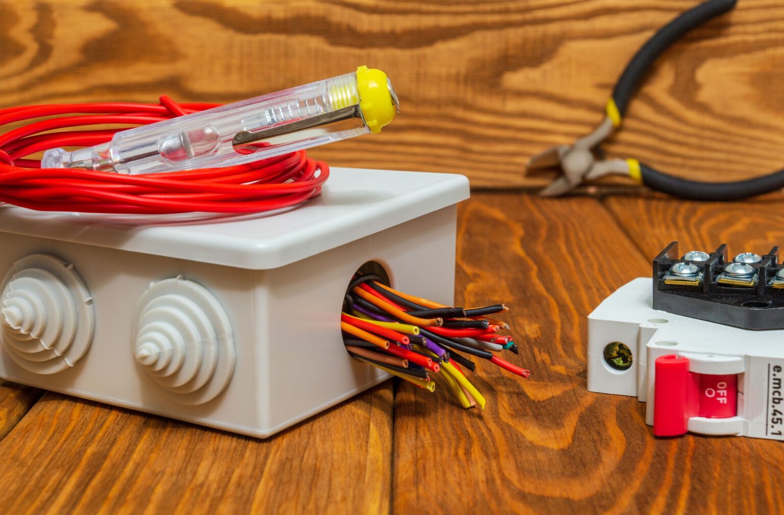 Salón de casa climatizado con aire acondicionado inverter instalado por profesionales en el Baix Llobregat