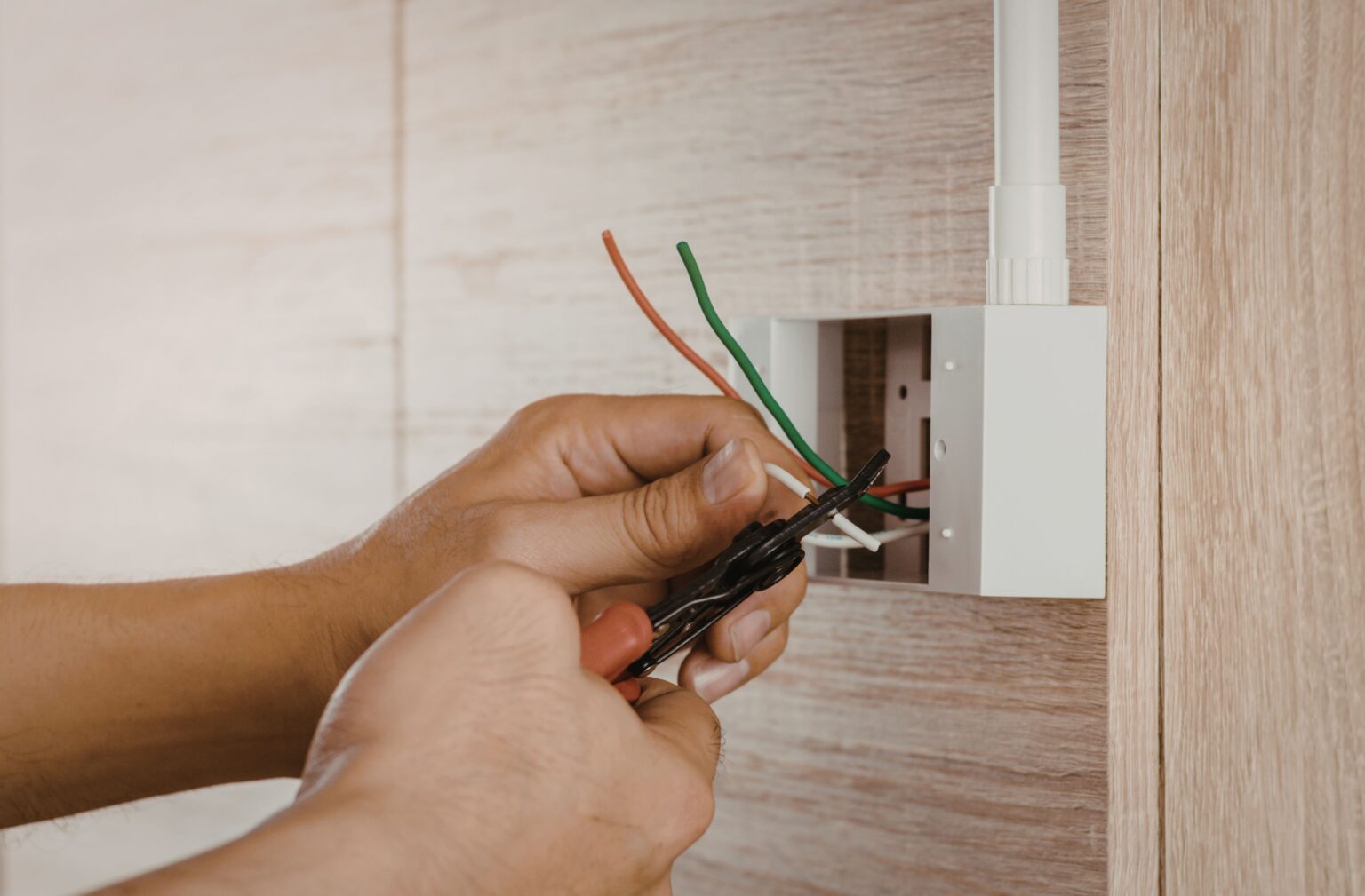 Herramientas de instalador autorizado para montaje de aire acondicionado y recarga de gas refrigerante en Gavá
